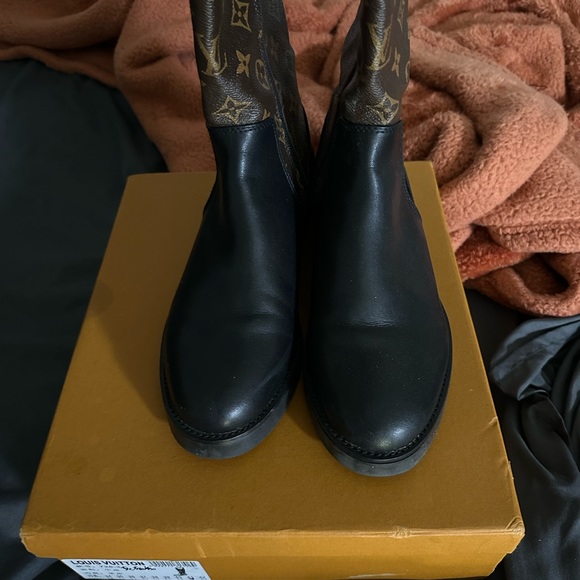 Boots - Picture 6 of 16